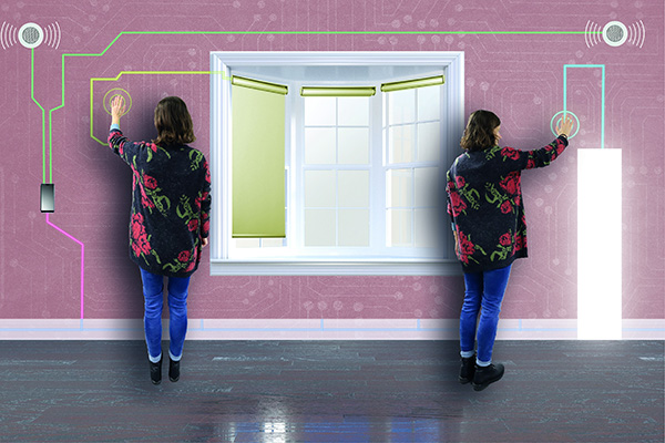 Eine Frau steht vor einer digitalen rosafarbenen Wand mit Fenster und berührt angedeutete Sensoren.