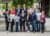 Gruppenfoto von Menschen dir für ein Foto posieren.