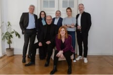 Gruppenfoto von sieben Personen.